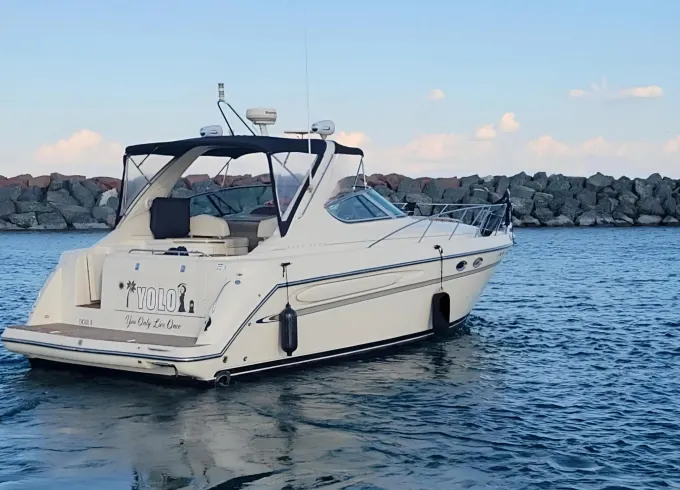 Luxury 40ft Maxum 3700 SCR Motor Yacht Available To Cruise To The Playpen!