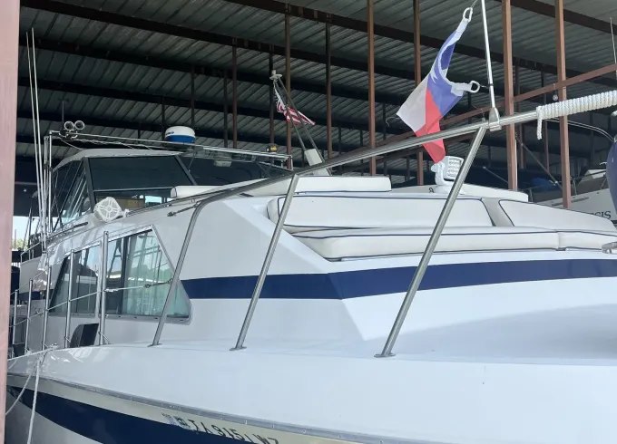 38 ft Crist Craft Motor Yacht Flat Water Charter on Lake Texoma