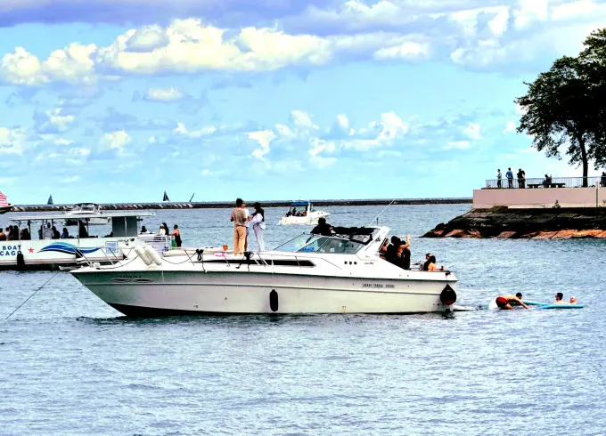 Party Cruise on 40ft Sea Ray Express Yacht Chicago for You & 12 Friends