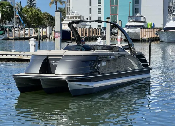 25FT Luxury Tritoon 300HP, Fun Days on Crystal Blue Tampa Waters
