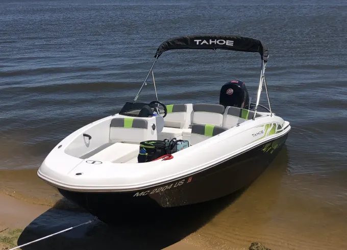 Super Fun Like New 2022 Tahoe T-18 Sport Boat (2 Tubes / Ski's Onboard).