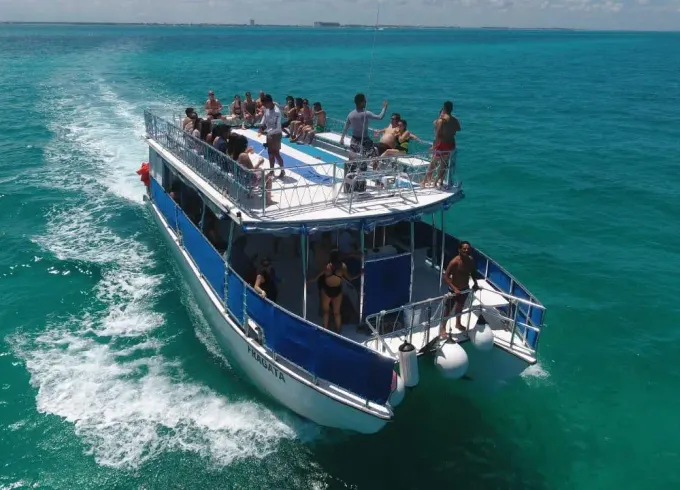 48' Motorboat Catamaran Private Charter / Capacity 65 people