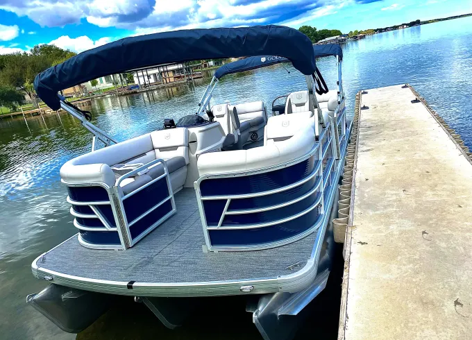 Lots of shade on this Sweetwater tritoon!!