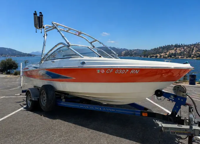 18ft Ski Boat with Swim Platform Perfect for Lakes & Harbor Cruising