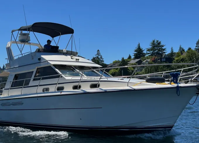Vintage Viking Princess 385 Yacht for Charter