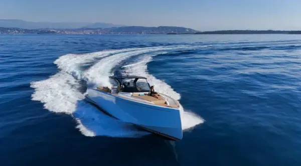 31ft Jeanneau Cap Camarat 9.0 WA Series 2 in Ibiza - Up to 10 Guests