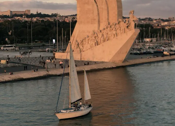 Private Sailing: 6 hours from Lisbon to Cascais