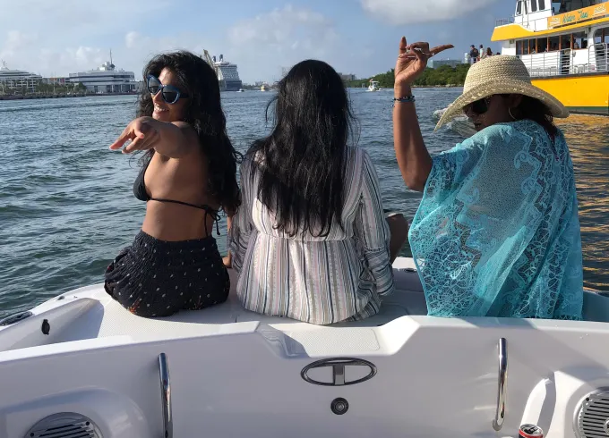 Capt Included - 21.5' Deck Boat for up to 6 People in Broward & Miami