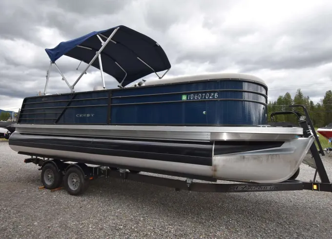 Best deal in the valley | Rent the 23' Crest Classic Pontoon on Whitefish Lake