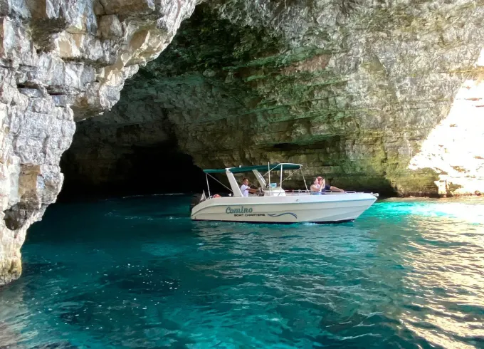 Malta: Private Boat Trip to Comino, Blue Lagoon & Gozo