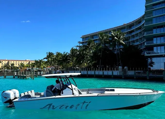 36’ Avanti Private Charter in Nassau | Swimming Pigs, Snorkeling & Sandbars