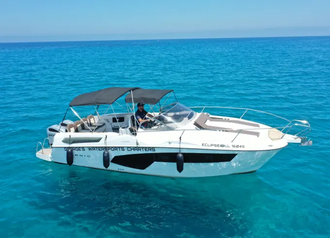 LATCHI: Private Yacht Charter on Eclipse Karnic SL800