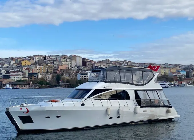 Bosphorus Tours for 20 person in Istanbul aboard 59' Luxury Yacht