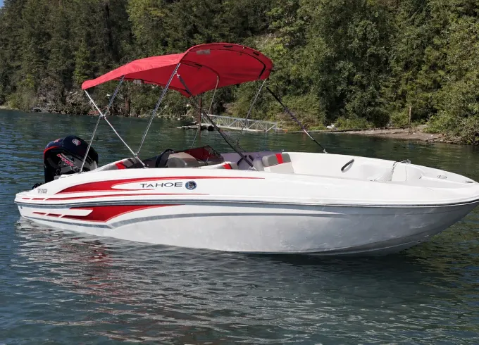 Premium Power Boat Rental in Vancouver | 18' Tahoe Deck Boat for 7 people