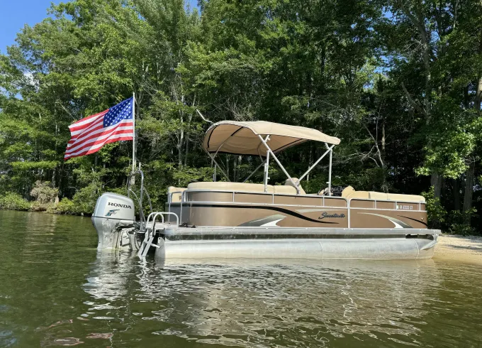 24’ Godfrey Sweetwater Pontoon on Lake Anna