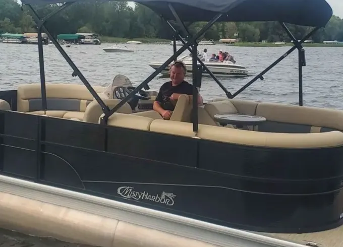 Misty Harbor 22ft Pontoon Boat for 10 Guests in Spring Park, Minnesota