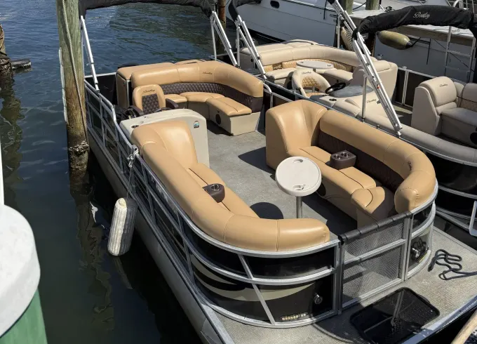 Bentley Pontoon Boat 24’ Powered By 115 Hp In Bay Harbor Islands