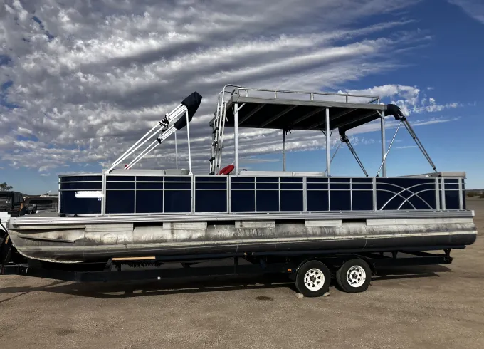 28ft Suntracker Party Hut - Spacious 12 Person Boat on Lake Havasu!