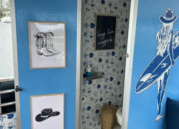 <<The Beach Club Party Boat! 20 person COI vessel, bathroom, floats, Beach>>