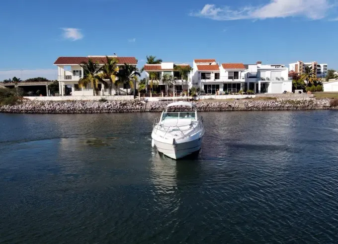 48ft Fairline Yacht in Mazatlán for 15 Guests with Captain