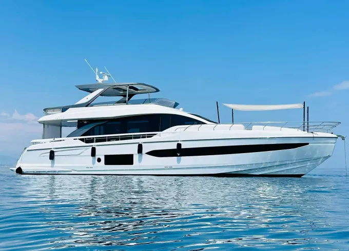 Luxurious 80ft Azimut serving Florida and Bahamas