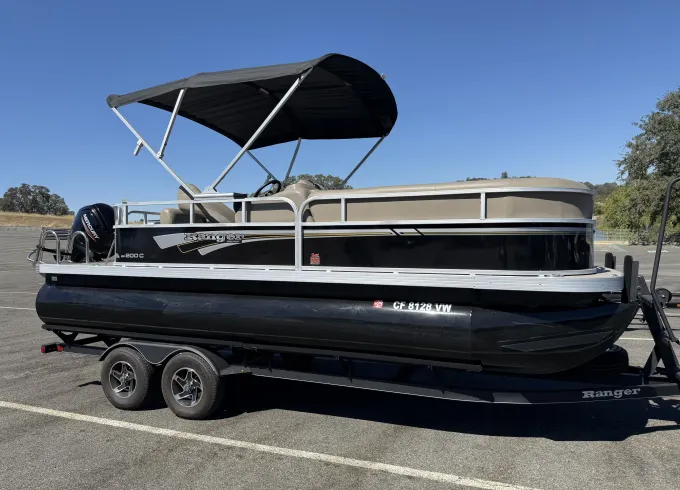 Ranger Pontoon Boat for 10 Guests