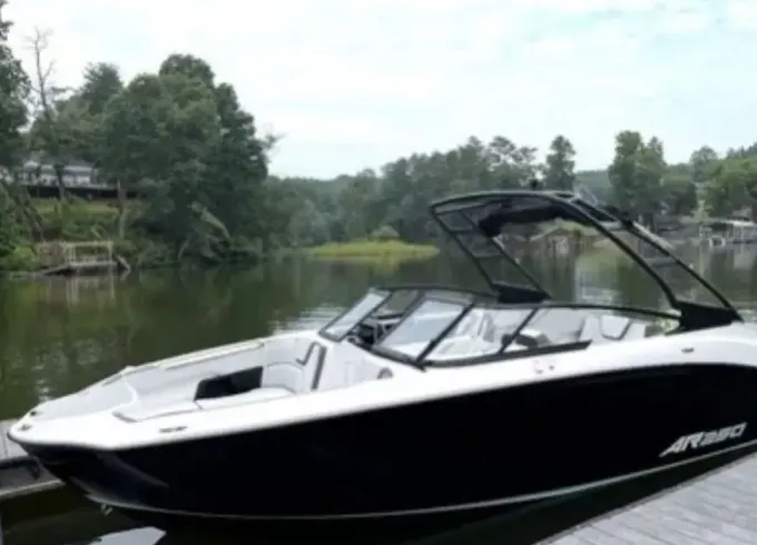 25ft Yamaha AR250 Bowrider on South Lake Tahoe — Up to 10 Guests
