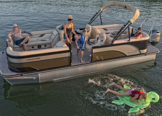 All Day Rental Fun on Grand Lake - 24ft Yamaha Suncatcher Tritoon