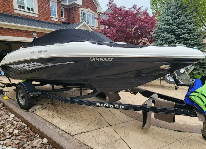 Rinker Boat 19ft in Toronto, Ontario