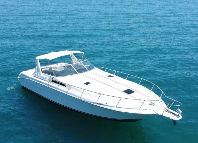 Diversey Harbor: Gorgeous 46' Sea Ray Luxury Yacht for 13 Guests