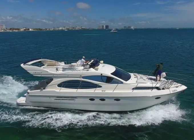 50' Azimut Yacht Flybridge 2008 rent a boat in Cancun