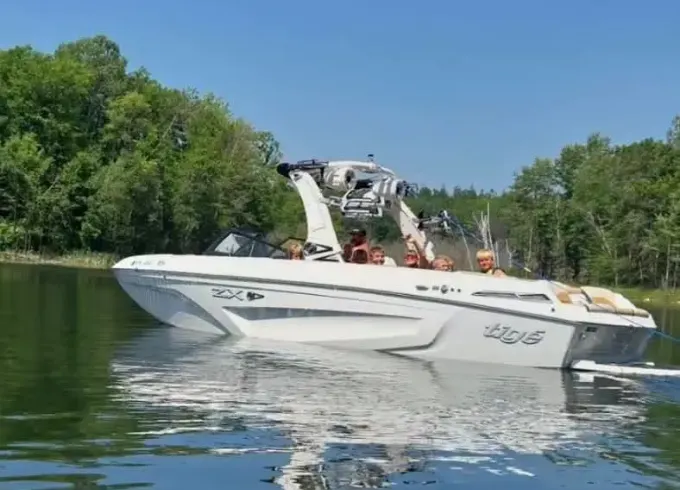 One of the BEST Surf/Wake Boats in Fremont!!
