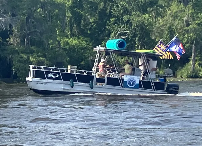 26ft Pontoon Boat Charters in Madisonville, LA