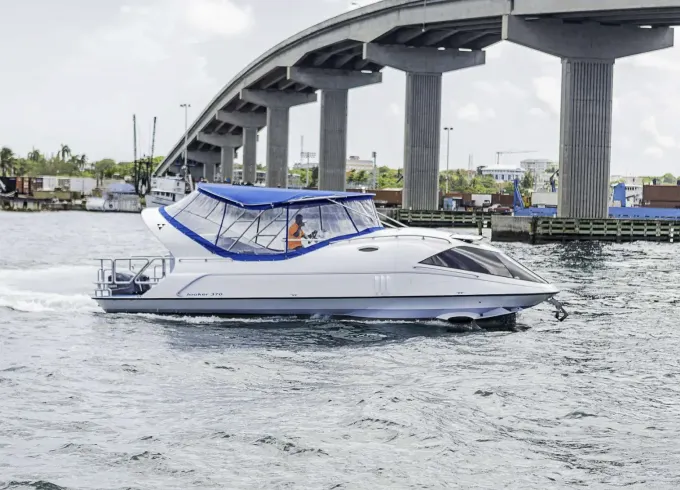 Semi-Submersive Glass Bottom Seacraft for Charter in Paradise Island