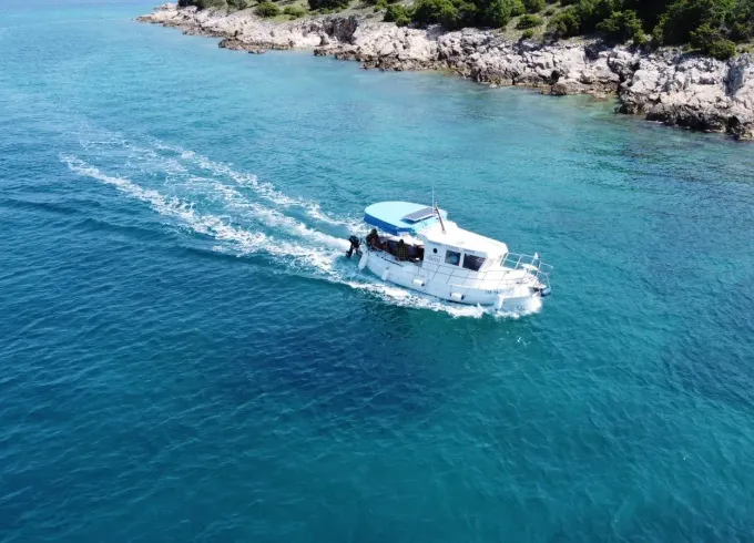 Private Tour's Boat 28' Majama Pomenić in Punat-Kroatia