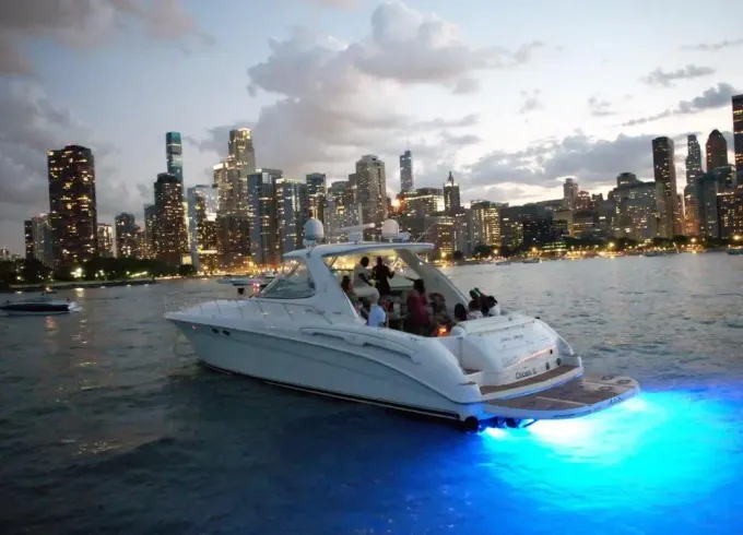 Luxury 54' Sea Ray Sundancer Yacht for Charter in Chicago