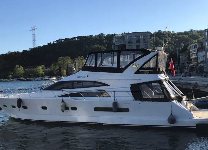 Reserve this 12 people luxury yacht in İstanbul
