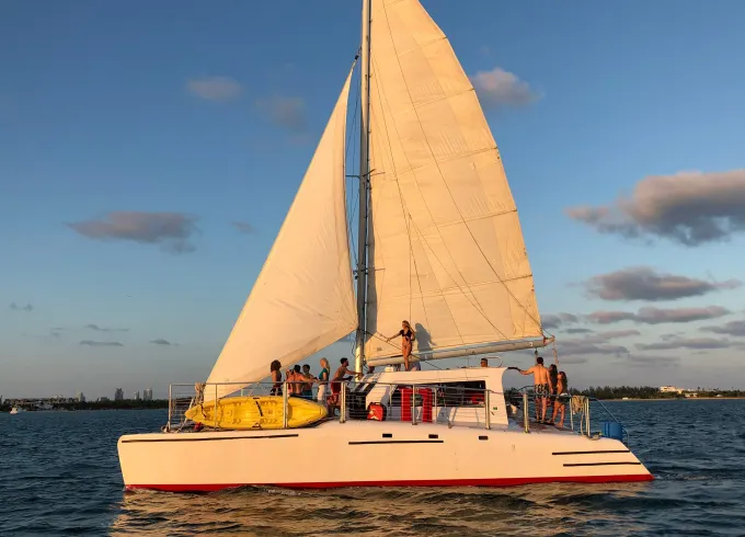 ⛵️ Catamaran 49-Person Party Boat Includes: 1-Captain, 1-Mate and 1-Bartender