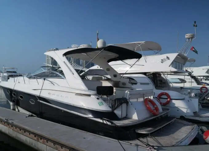 🐬 Luxury Center Console Yacht Rental in Dubai – Private Charter for 12 Guests