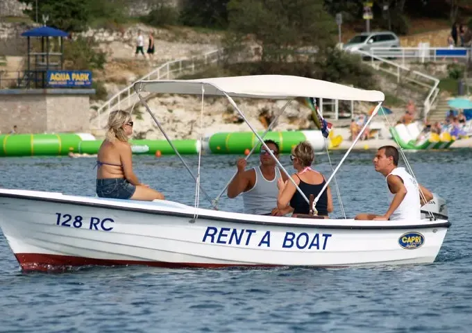 Elan Pasara Small Powerboat for rent in Selce, Crikvenica