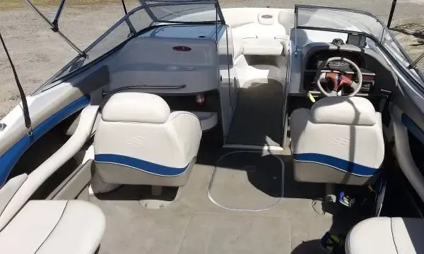 24' Four Winns V8 Bowrider Rental In Incline Village, Nevada