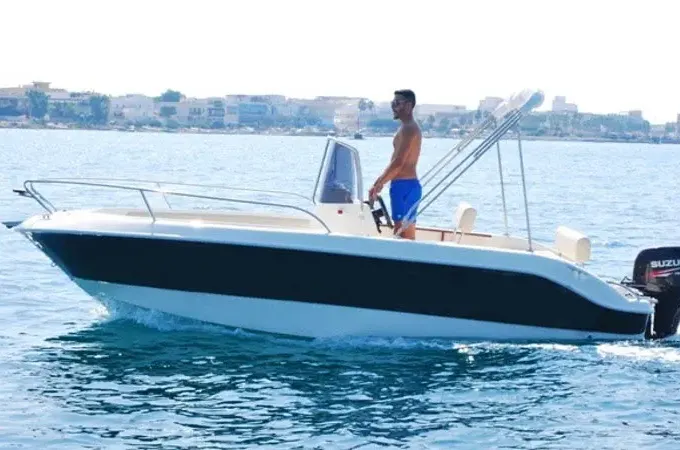 Rent 18' Center Console in Porto Cesare, Puglia