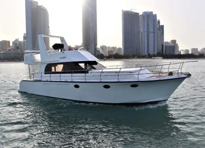 Twin Engine 30ft Motor Yacht Charter in Abu Dhabi