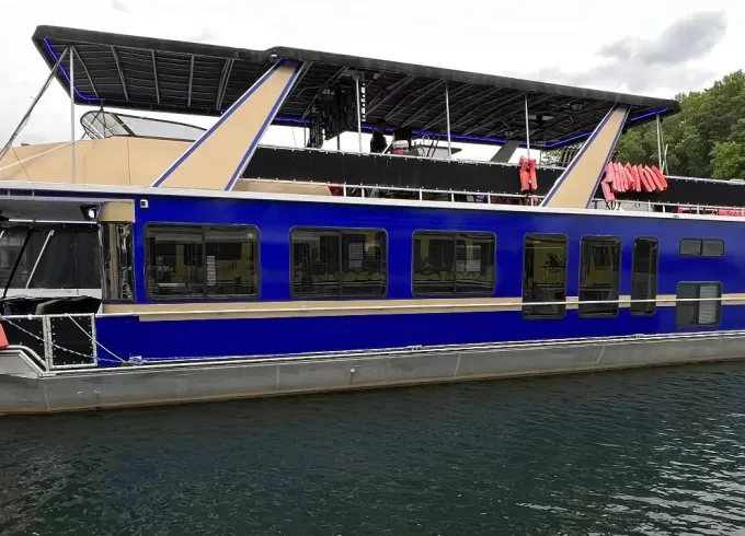86ft Luxury Houseboat Party Charter in Buford, Georgia
