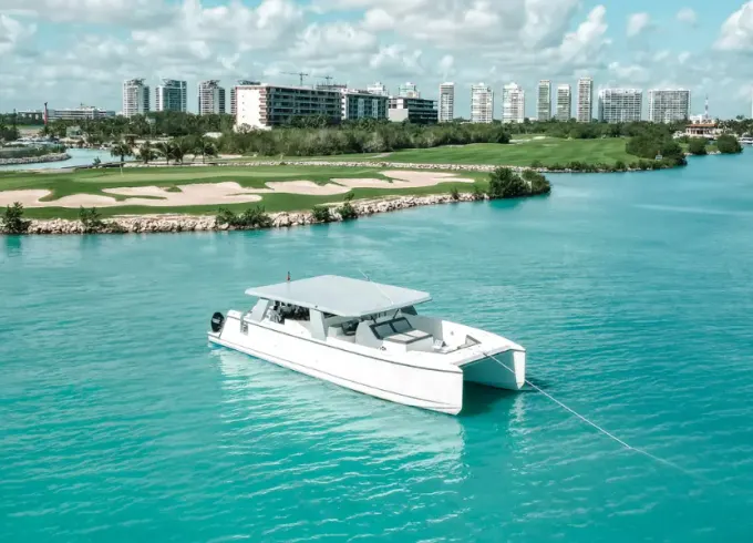 Beautiful and Spacious Catamaran for 50 people in Cancún, Quintana Roo