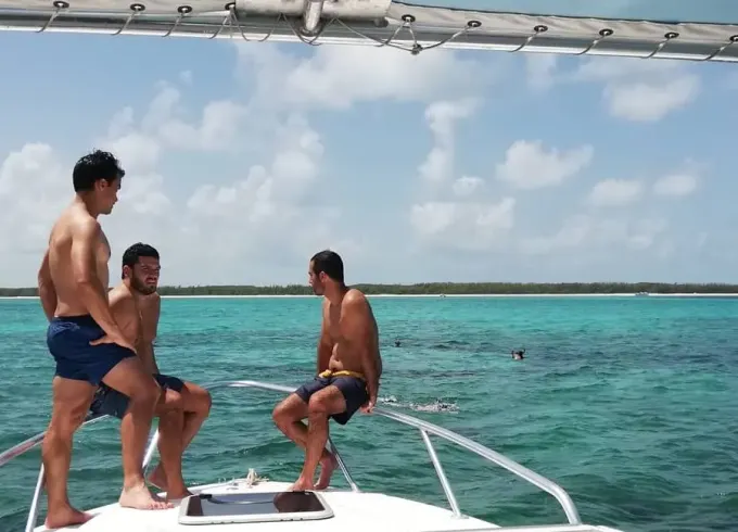 35ft Contender Express Snorkel/Beaching Charter in Nassau, Bahamas