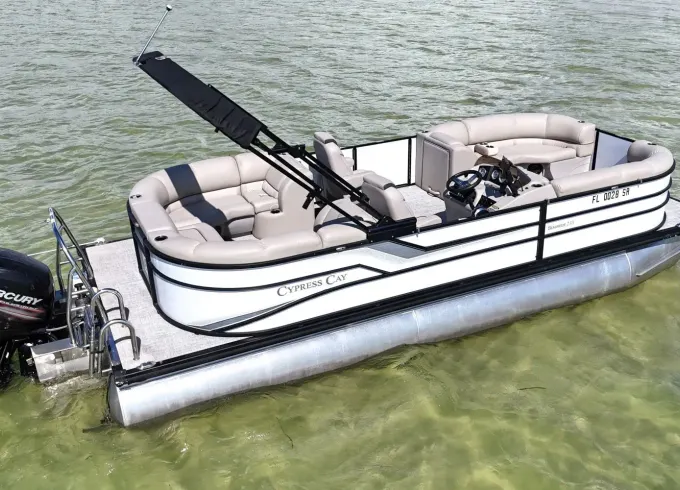 2021 Cypress Cay tritoon, seats up to 13ppl