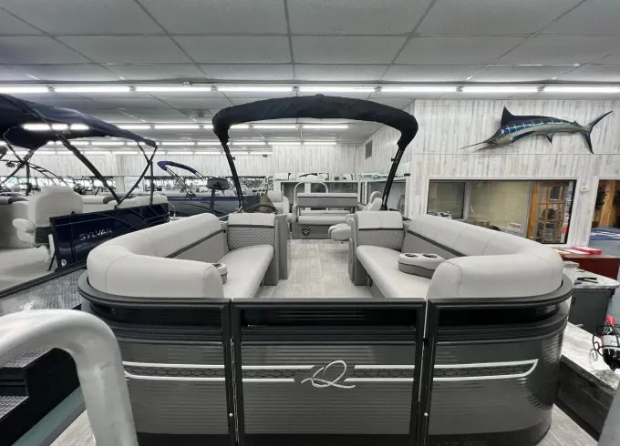 22ft Qwest - Ultimate Pontoon Experience in Little Elm Texas
