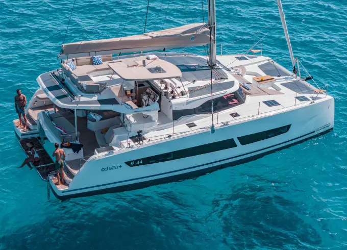 Luxury Catamaran Cruise Along the Coast of Algarve