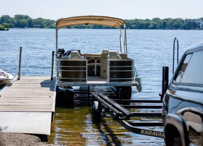 8 person, 21ft Sylvan Pontoon Boat in Spring Park, Minnesota